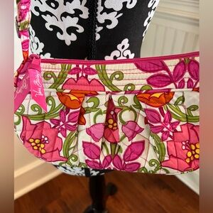 Vera Bradley Lili Bell adjustable strap crossbody shoulder purse. Zipper closure